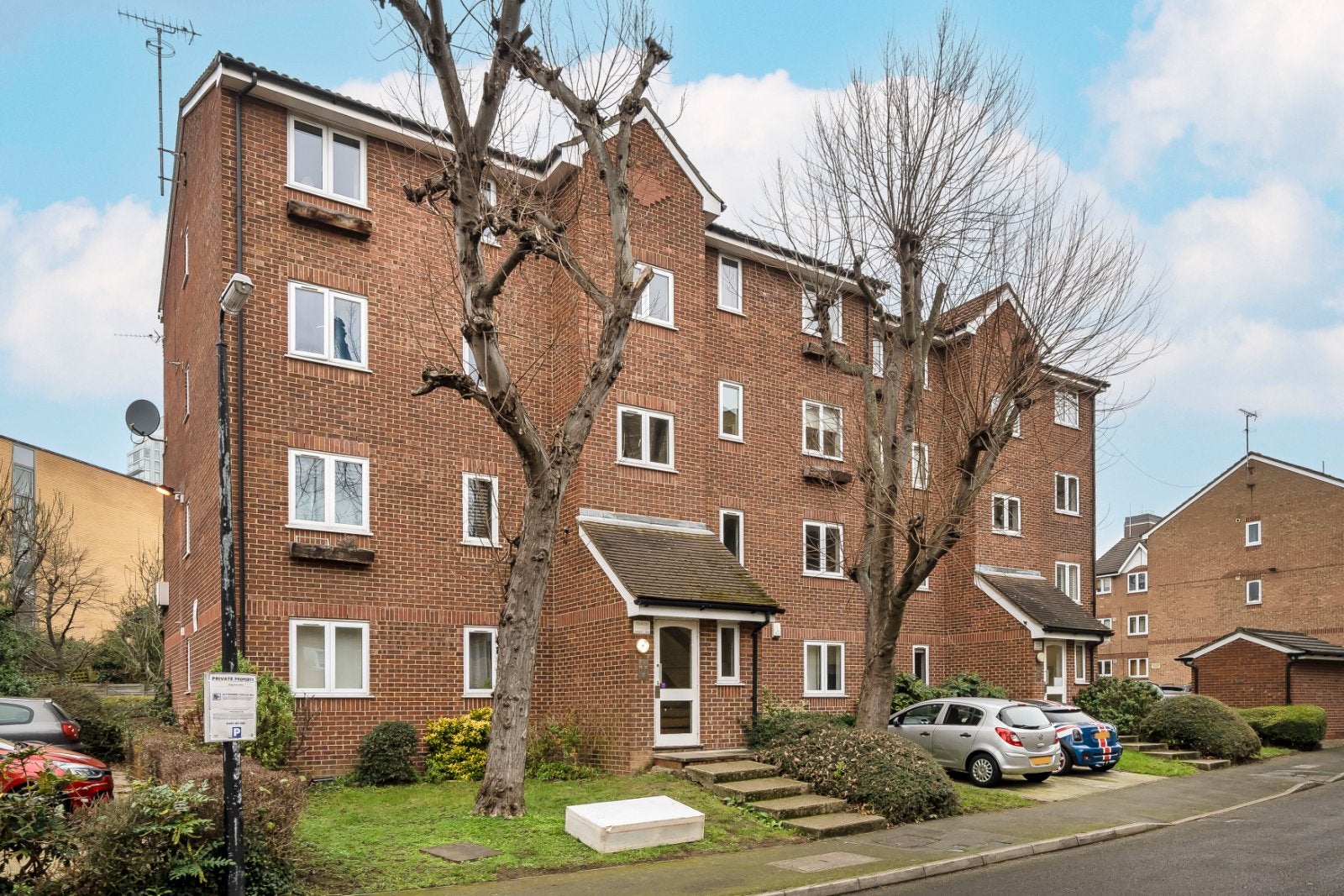 Flat Crosslet Vale in Greater London