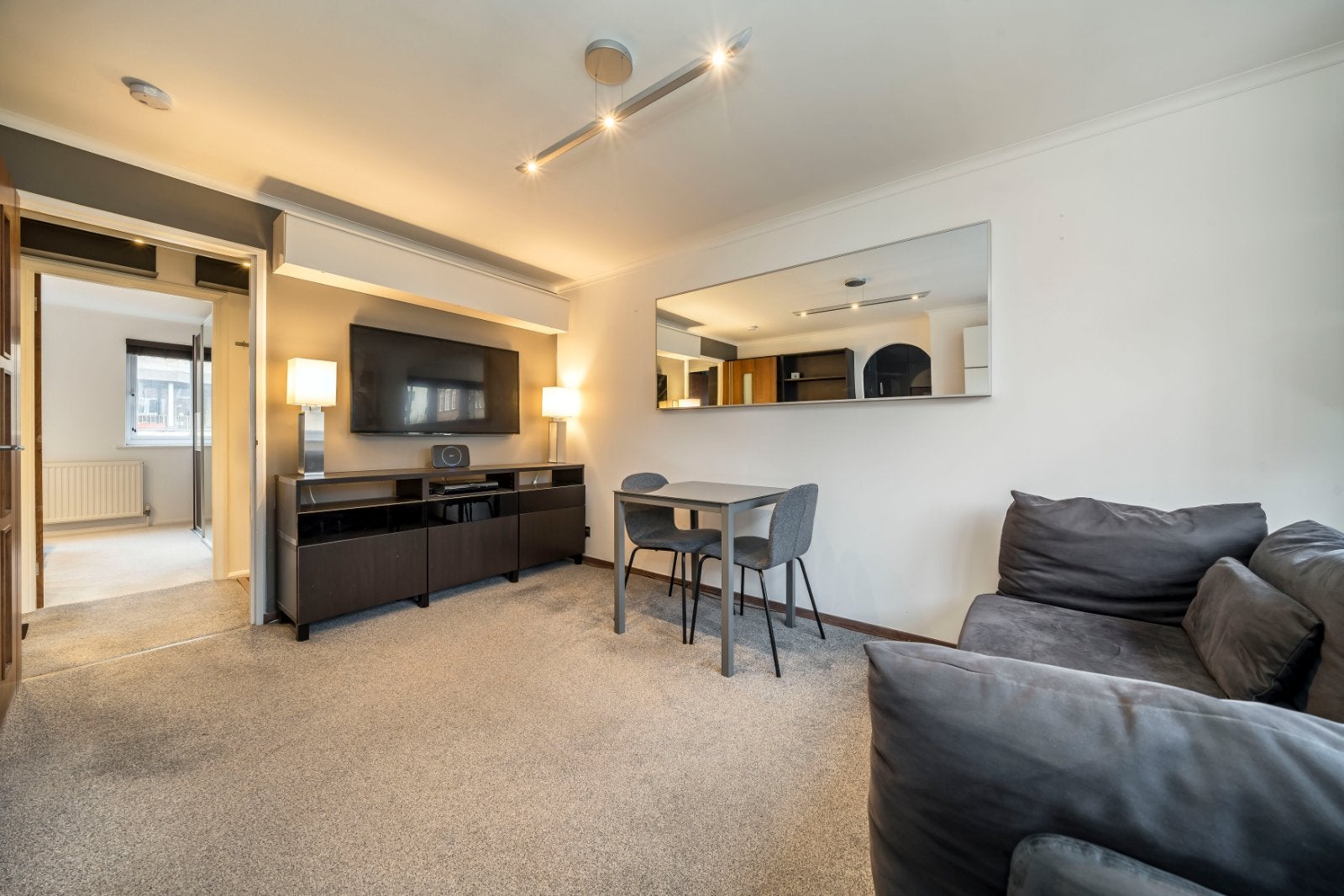 Flat Crosslet Vale in Greater London