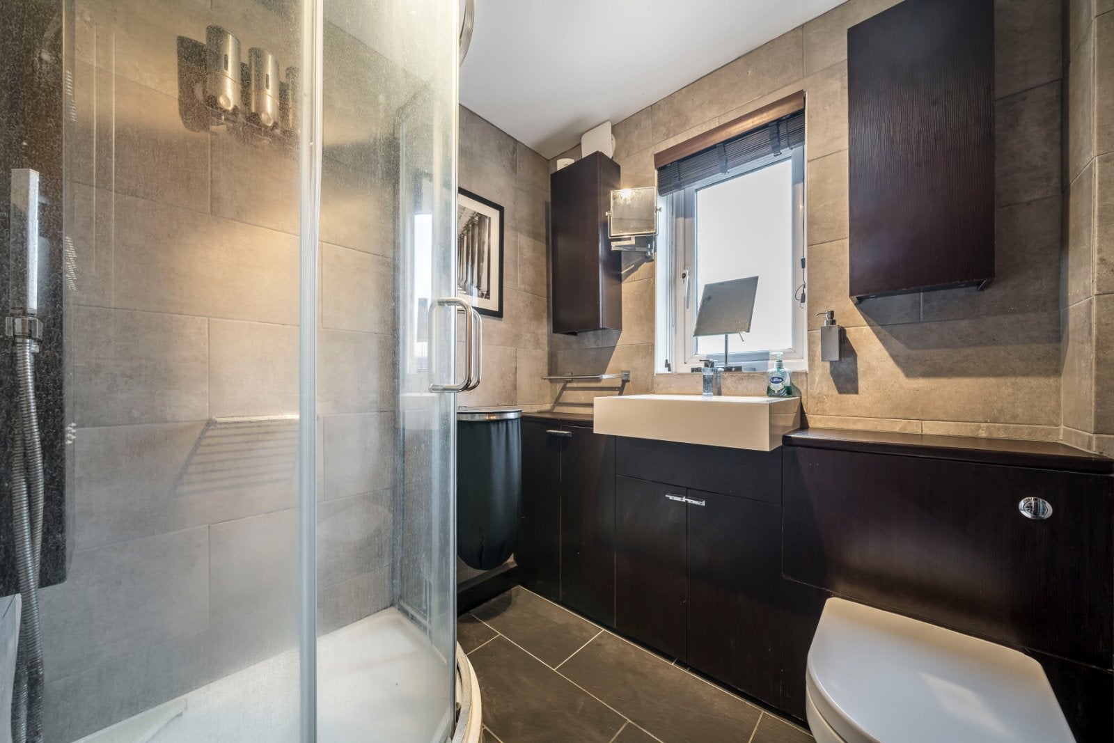 Flat Crosslet Vale in Greater London
