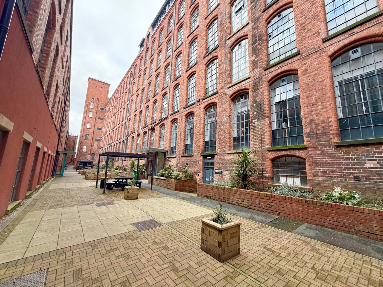 Flat Hartley Road in Nottingham