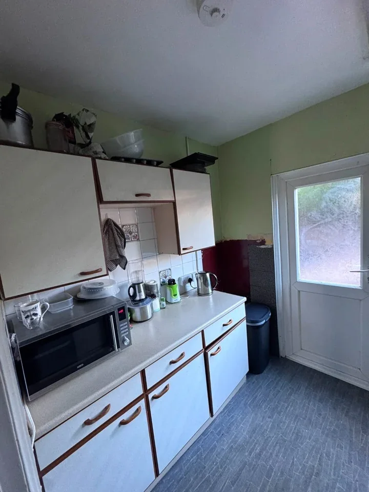 Room Earlsmead Road in Greater London