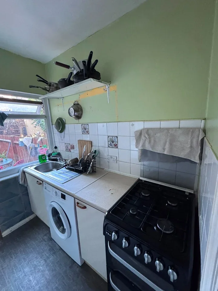 Room Earlsmead Road in Greater London
