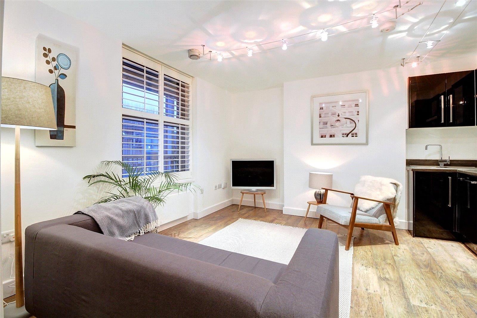 Flat Boleyn Road in Greater London