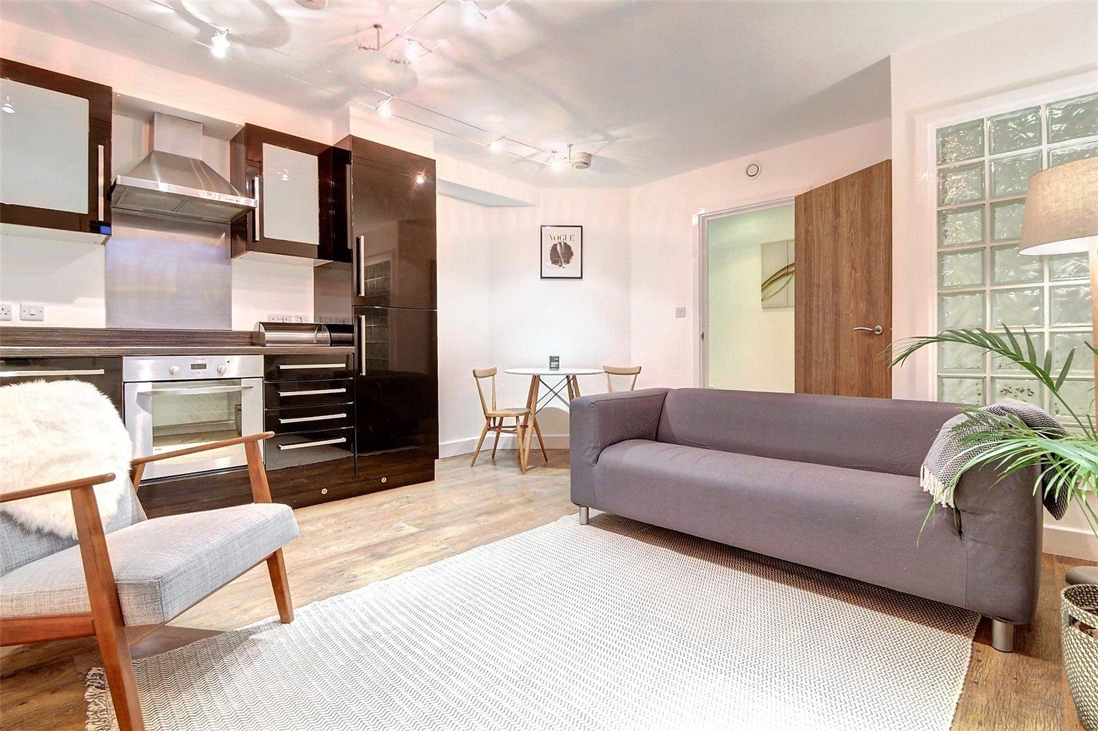 Flat Boleyn Road in Greater London