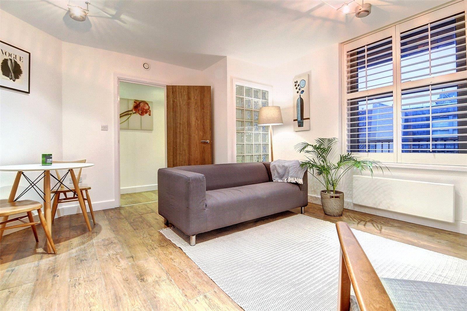 Flat Boleyn Road in Greater London