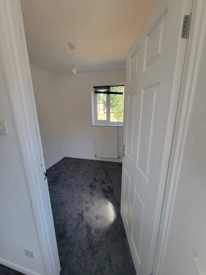 House Probyn Close in Northampton
