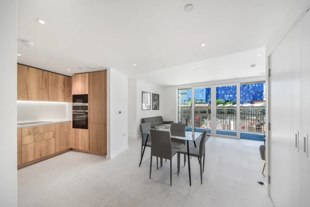 Flat Sidney Street in Greater London