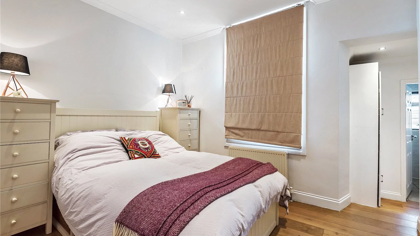 Flat Aberdeen Road in Greater London