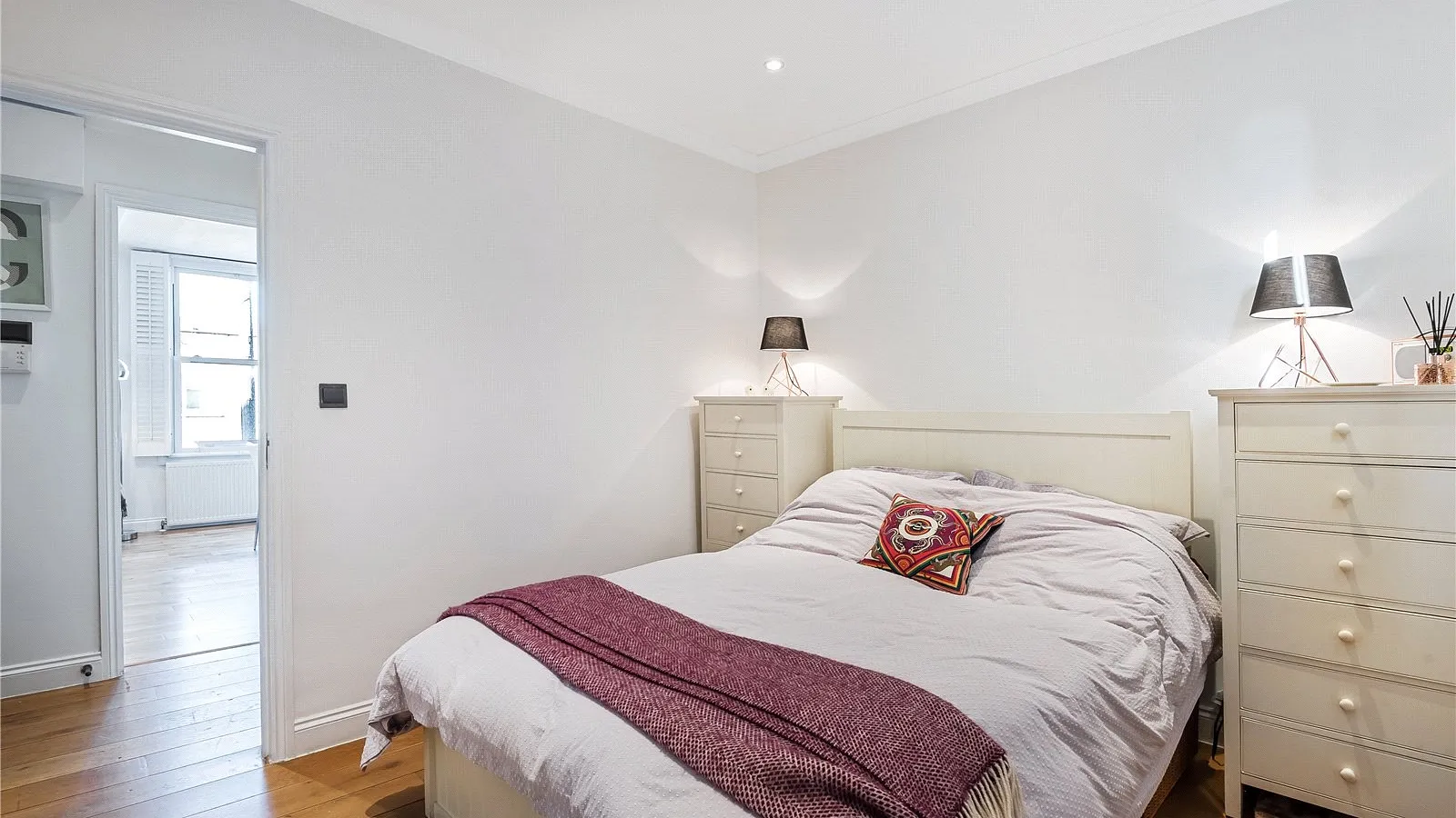 Flat Aberdeen Road in Greater London