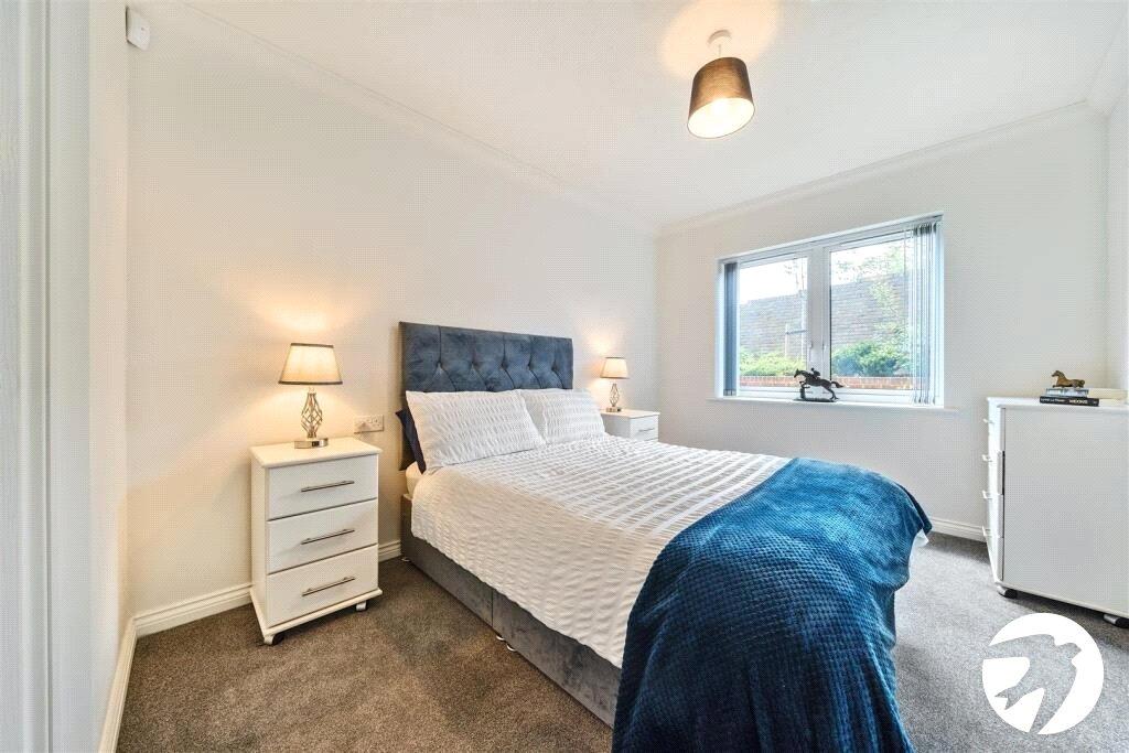 Flat Bartholomew Way in Swanley