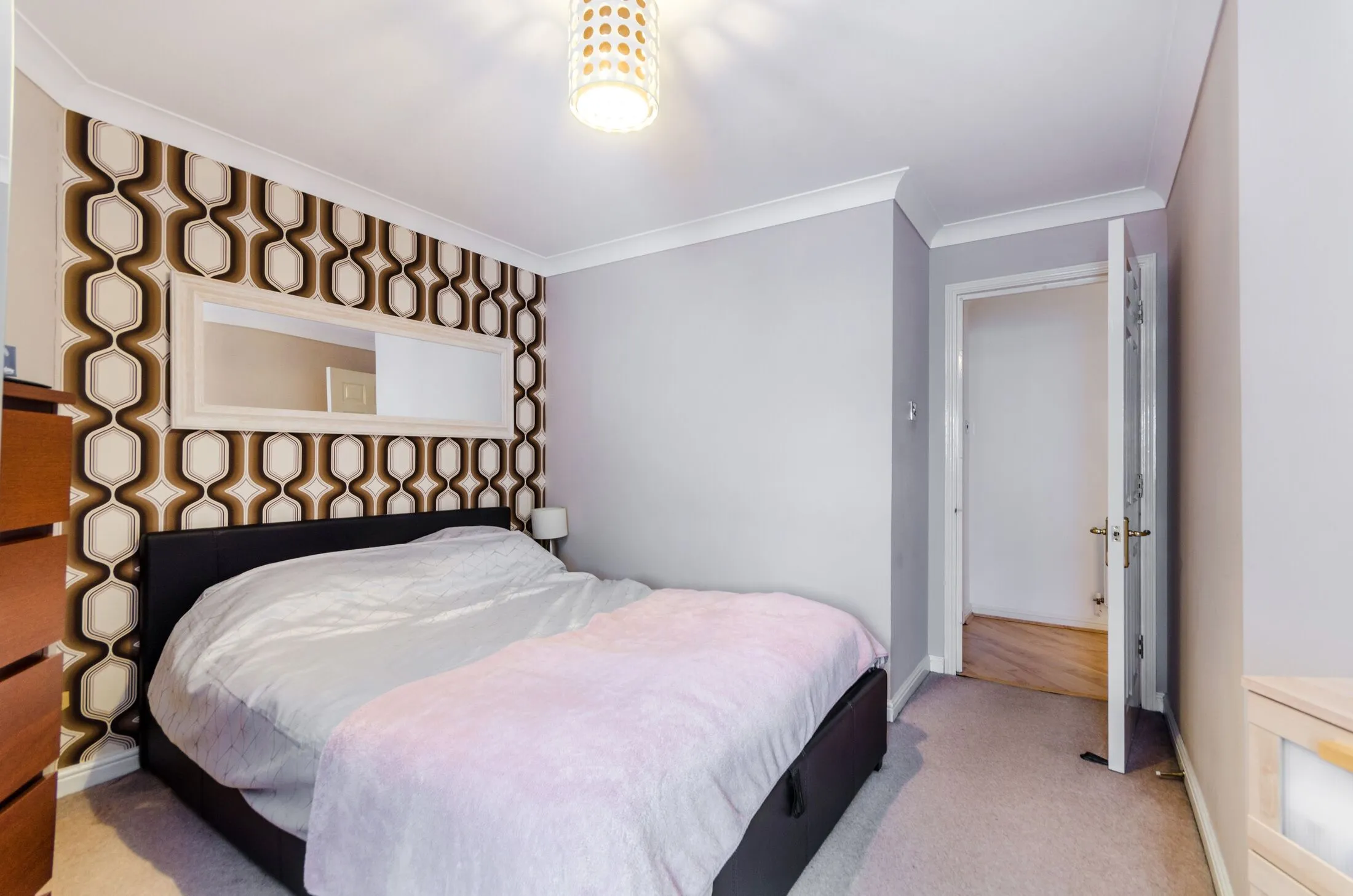 Flat The Bittoms in Greater London