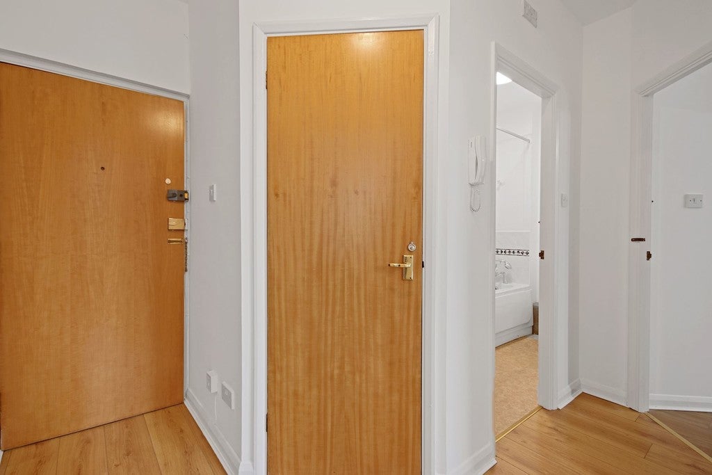 Flat Newington Causeway in Greater London