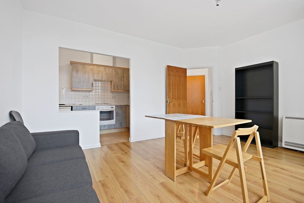 Flat Newington Causeway in Greater London