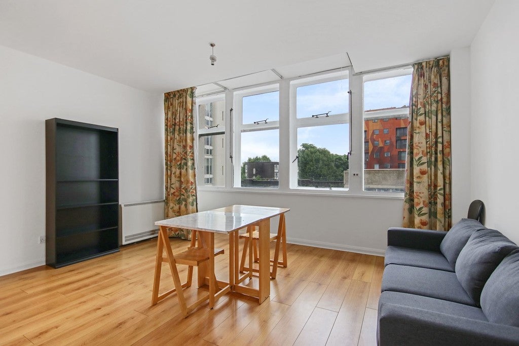 Flat Newington Causeway in Greater London