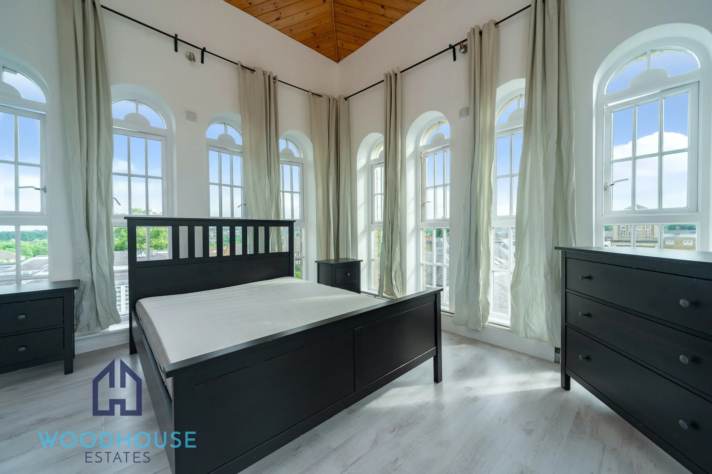 Flat Royal Drive in Greater London