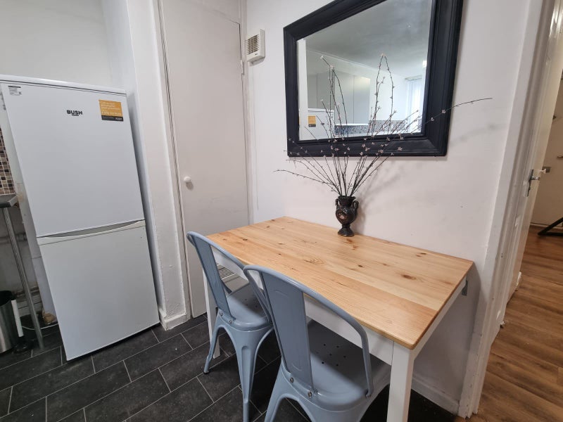 Room Copley Close in Greater London