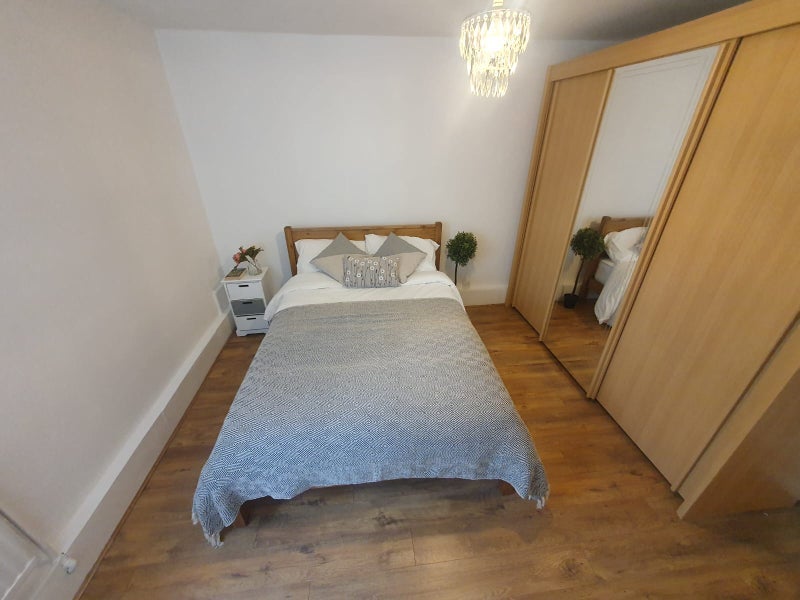 Room Copley Close in Greater London
