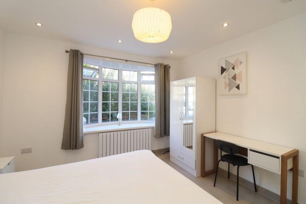 Room Globe Road in Greater London