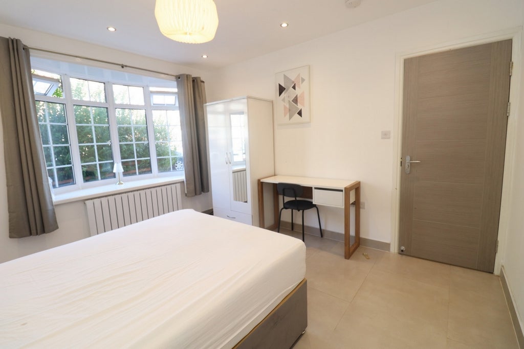 Room Globe Road in Greater London