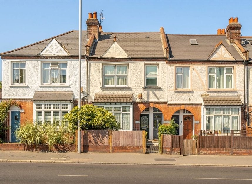 Flat Parkleigh Road in Greater London