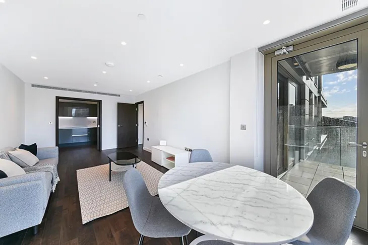 Flat Royal Mint Street in Greater London