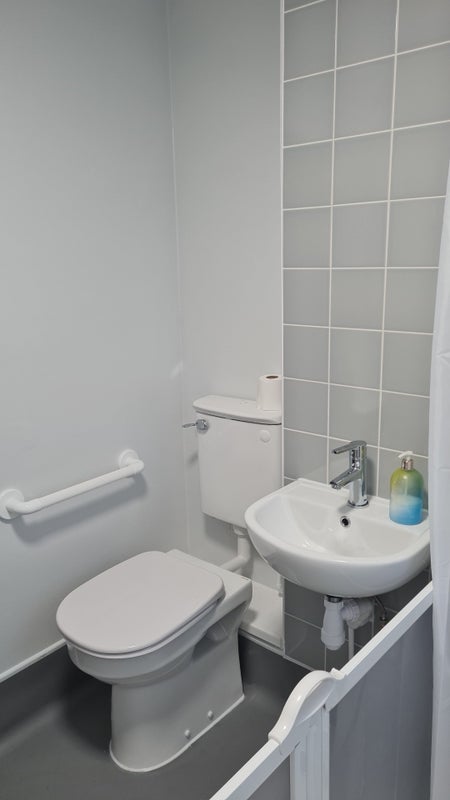Room Warbank Crescent in Greater London