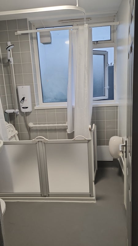 Room Warbank Crescent in Greater London