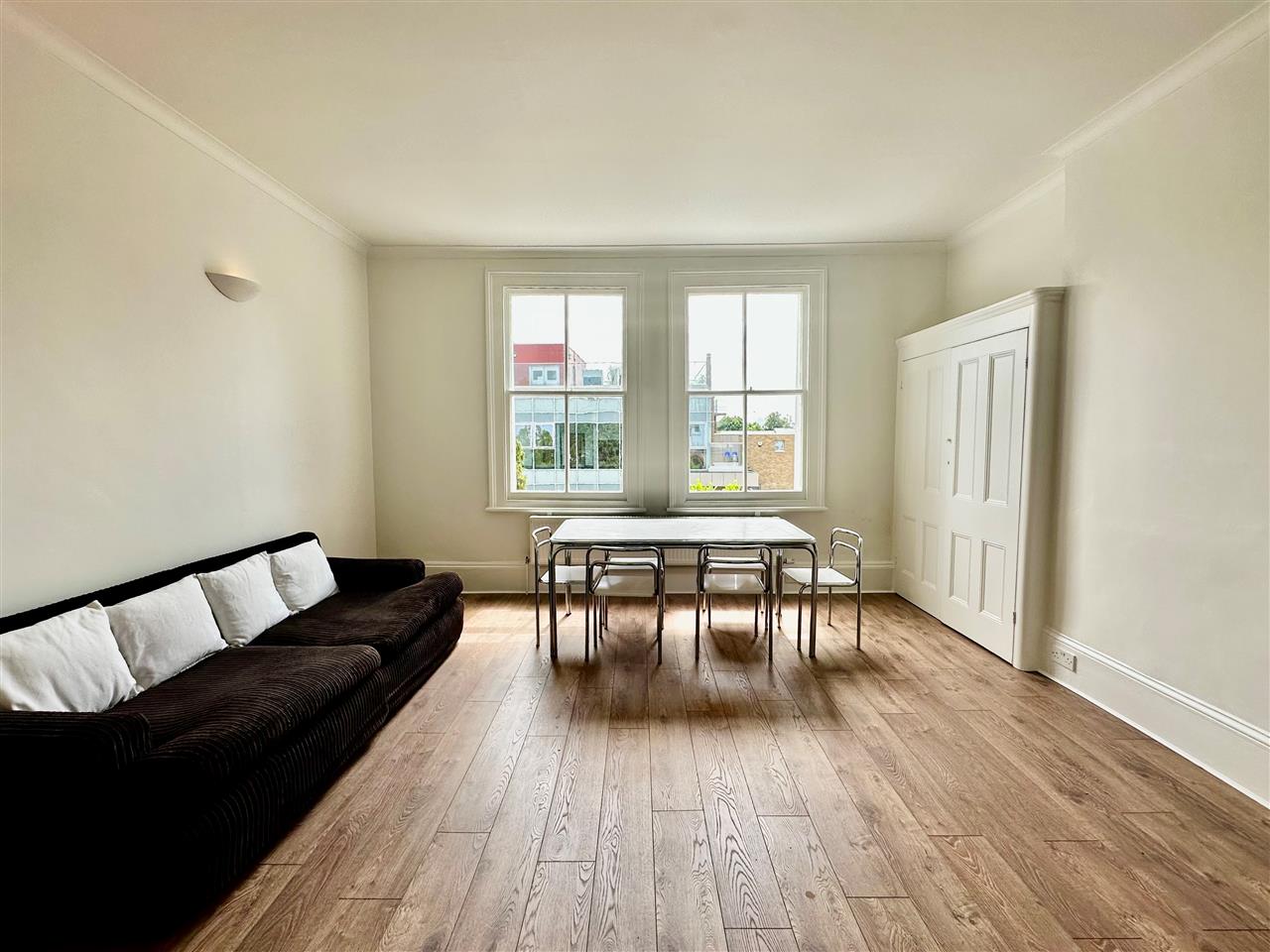 Flat Hornsey Lane in Greater London