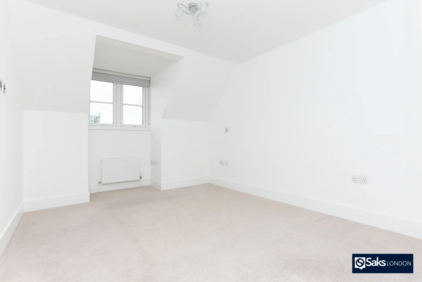 Flat Robinson Road in Greater London