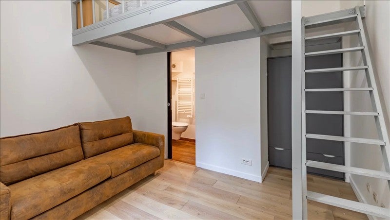 Flat Rue Louise Michel in Levallois-Perret