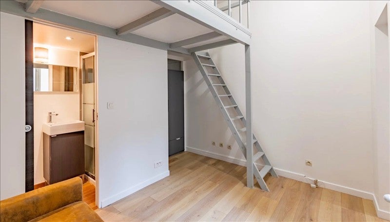 Flat Rue Louise Michel in Levallois-Perret