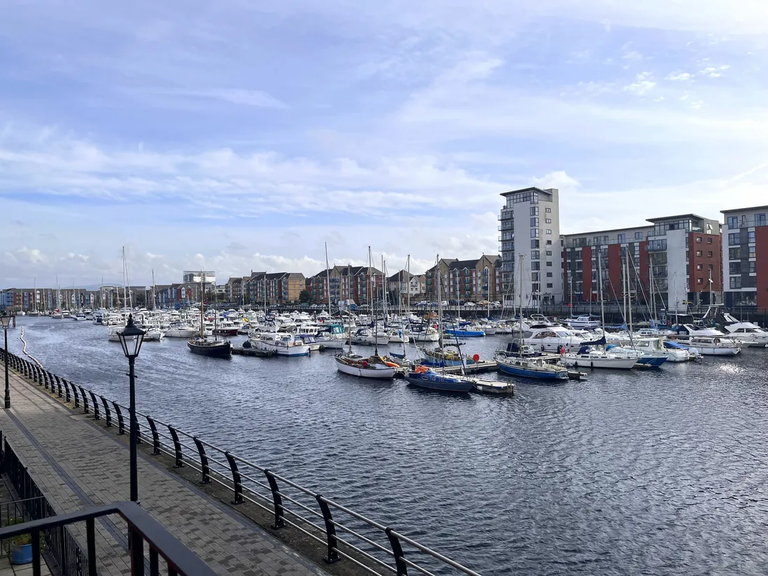 Flat Victoria Quay in Swansea