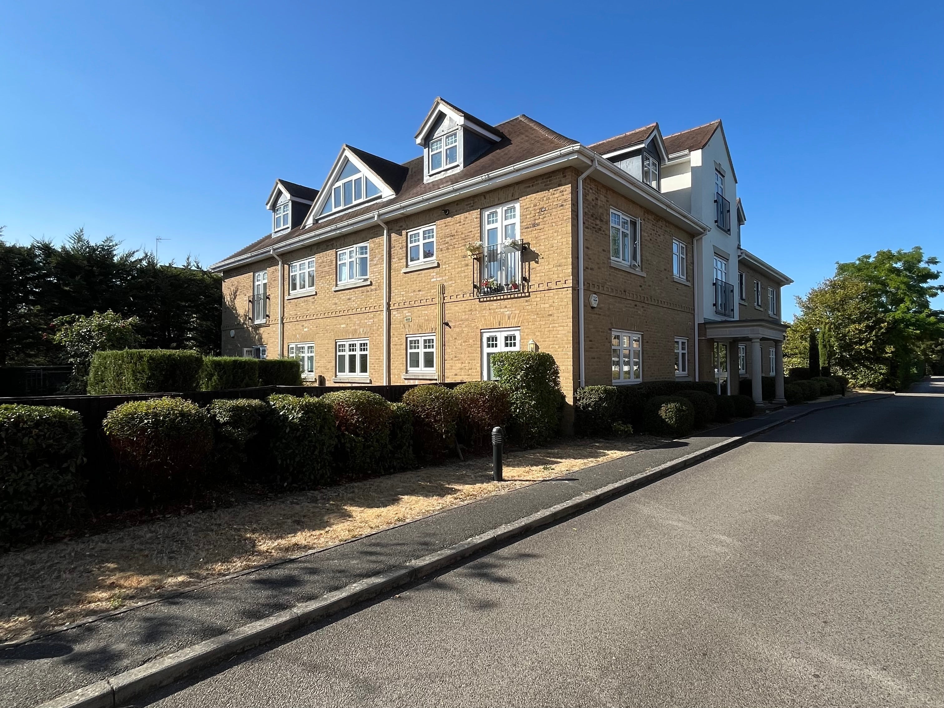 Flat Witchford Gate in Fifield