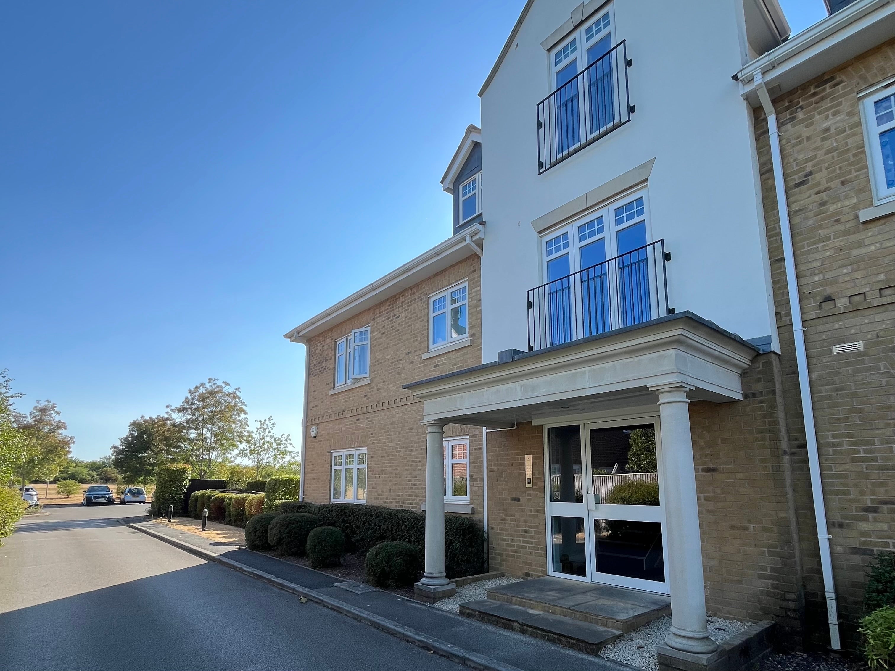 Flat Witchford Gate in Fifield