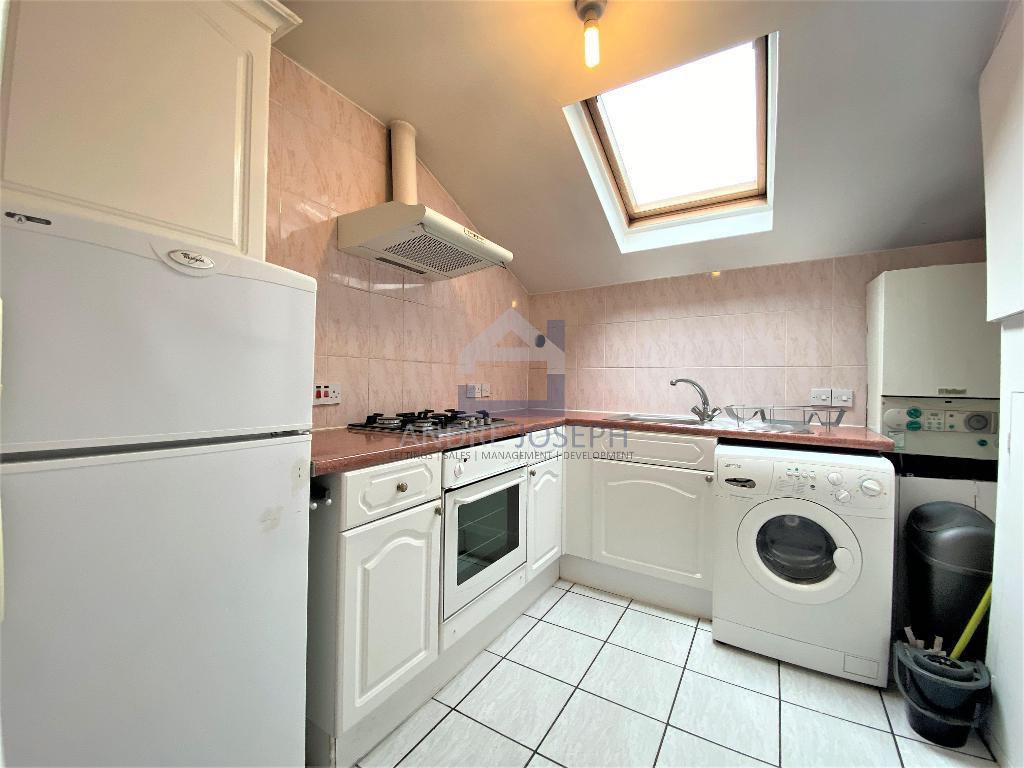 Flat Tooting Bec Road in Greater London