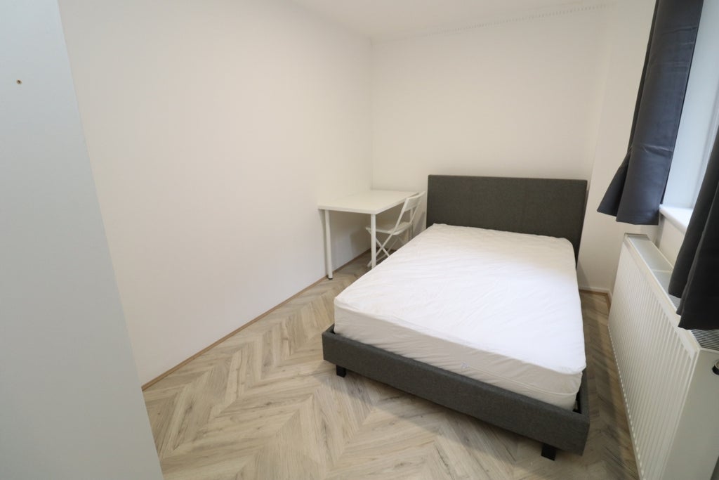Room Globe Road in Greater London