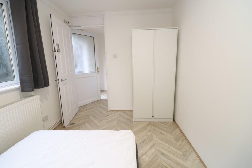 Room Globe Road in Greater London
