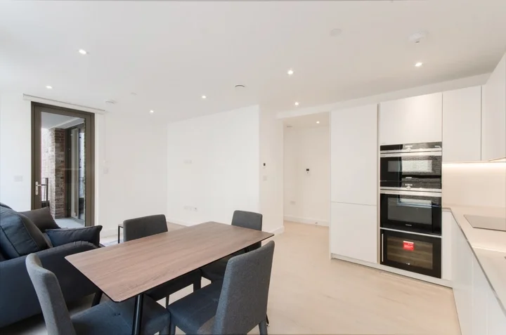 Flat Wentworth Street in Greater London