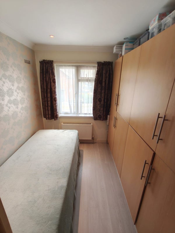 Room Smalls Mead in Crawley