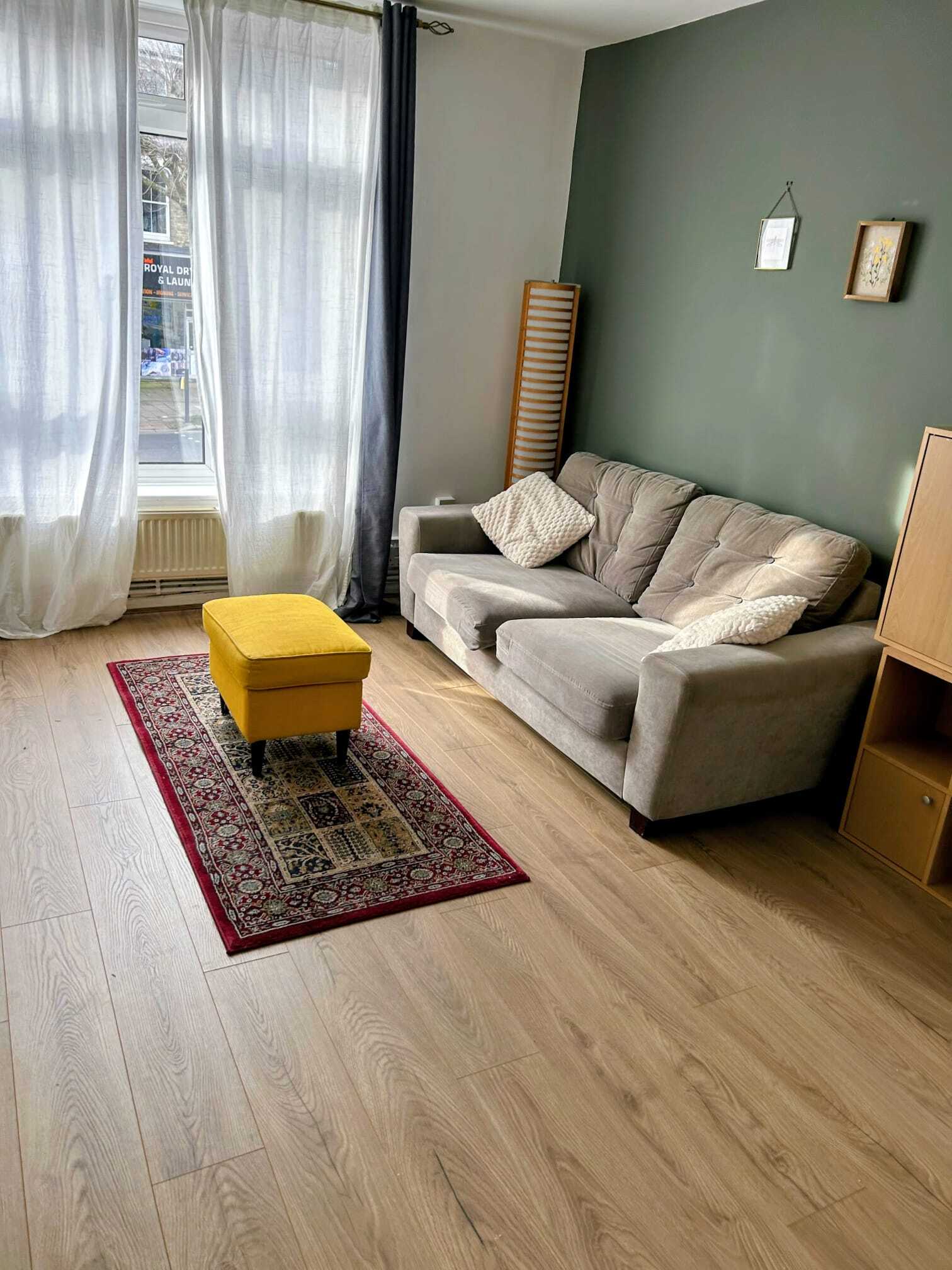 Flat Minford Gardens in Greater London