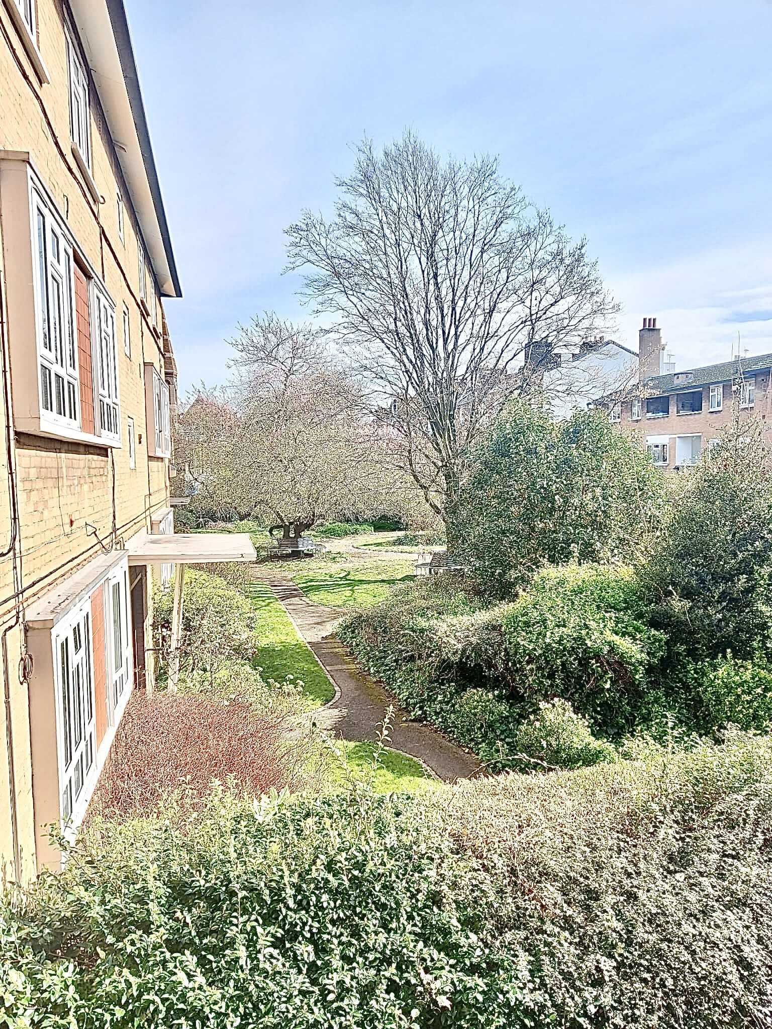 Flat Minford Gardens in Greater London