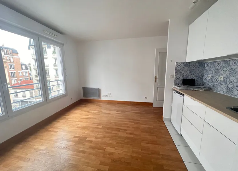 Flat Rue de Chambéry in Paris