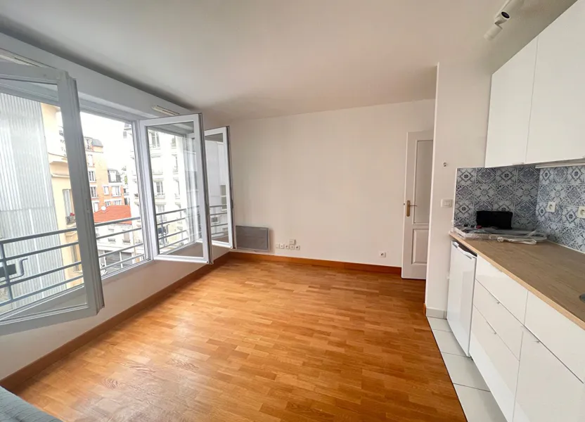 Flat Rue de Chambéry in Paris