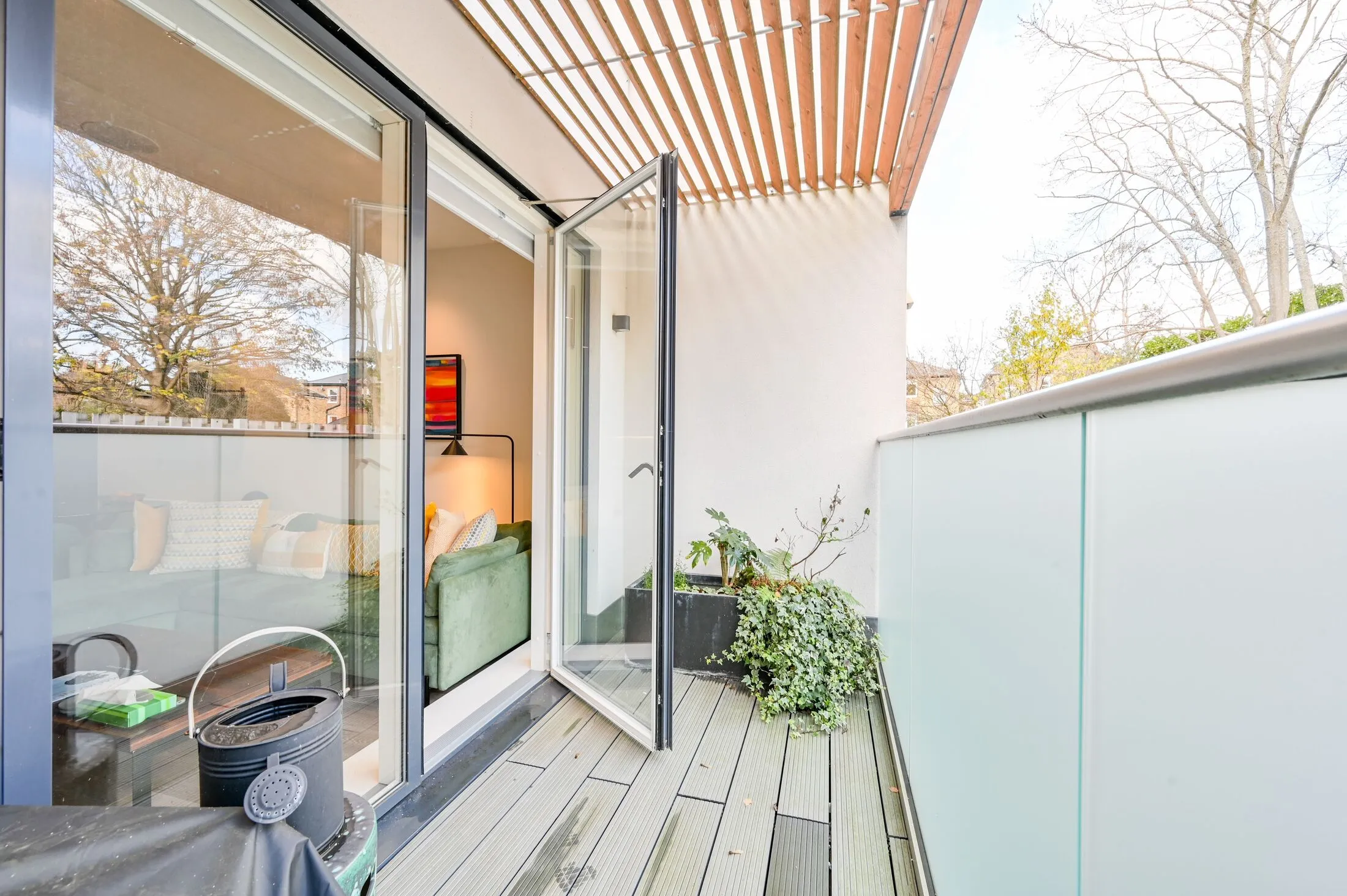 Flat Broughton Road in Greater London