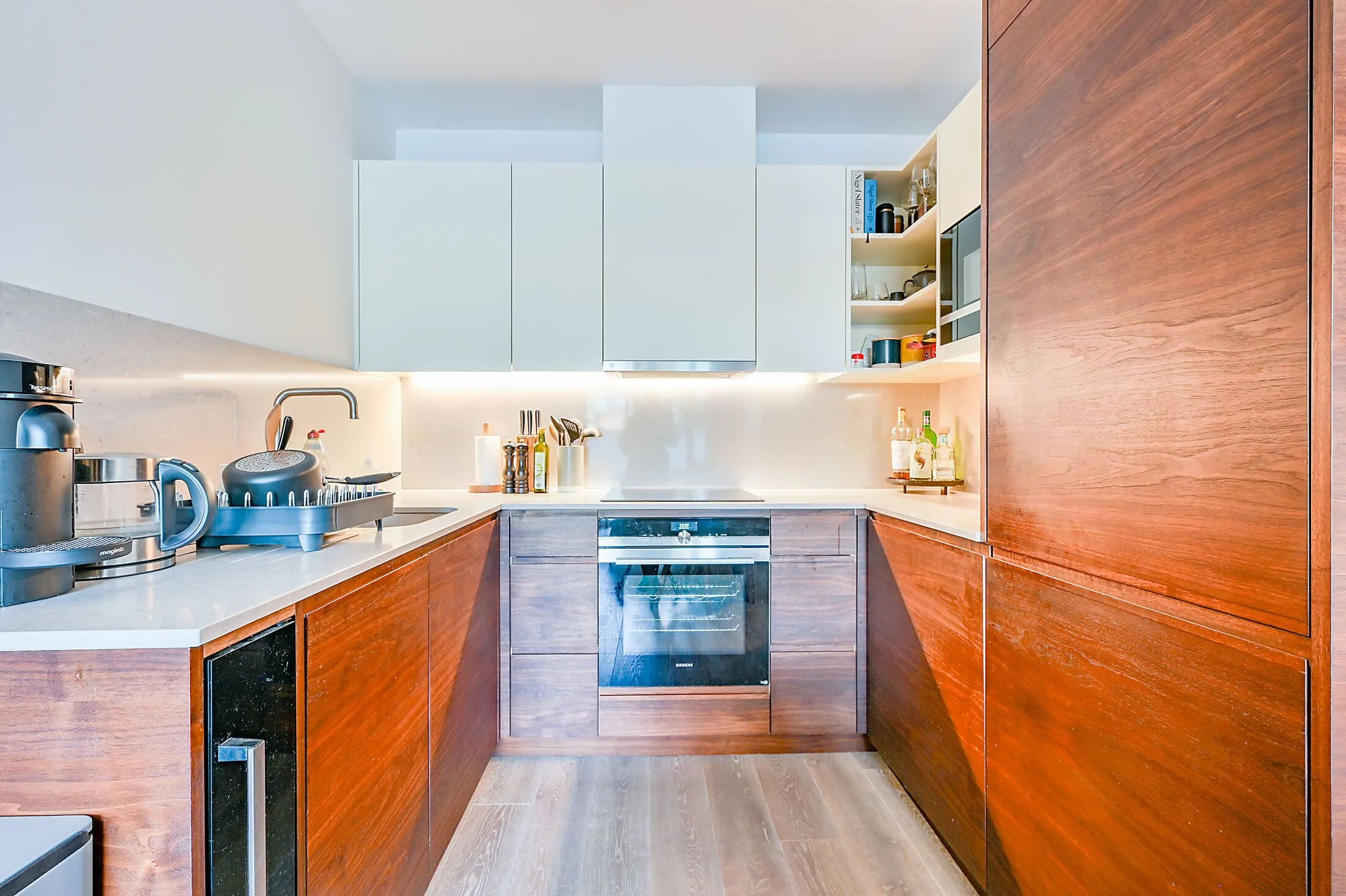 Flat Broughton Road in Greater London