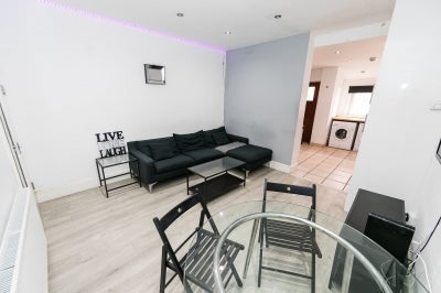 House Hartley Grove in Leeds