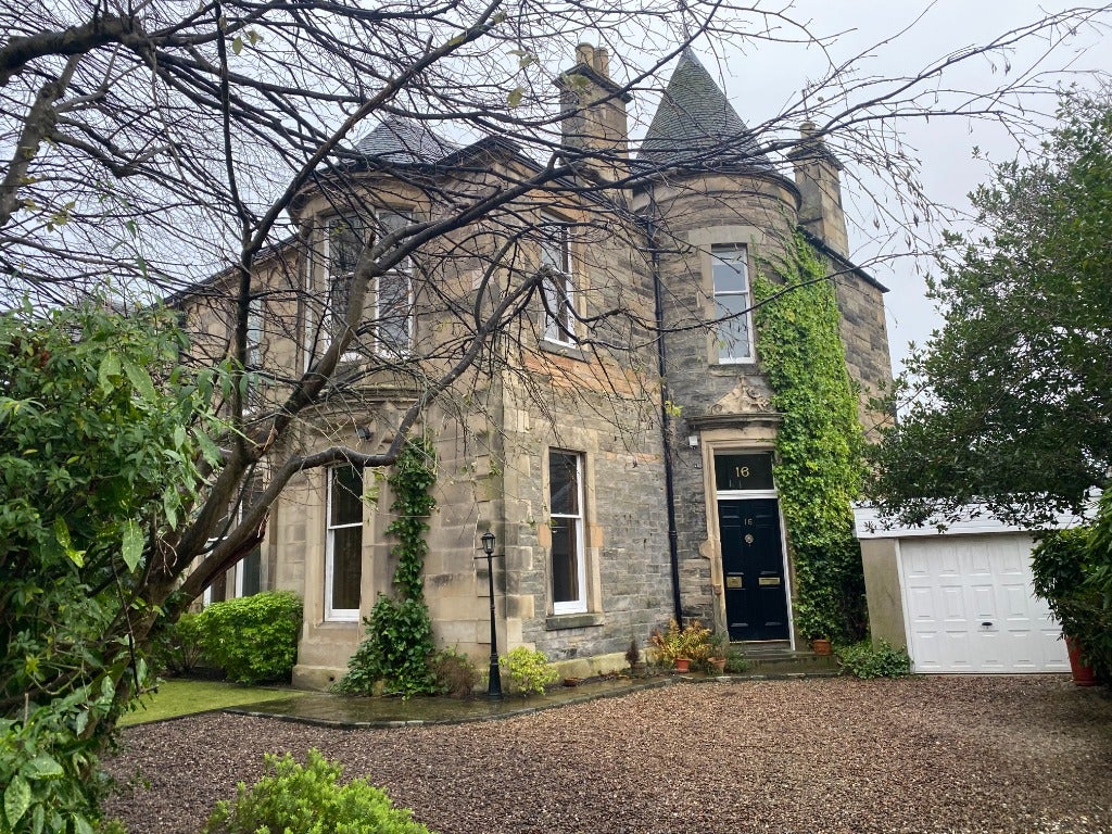 Flat Cobden Crescent in City of Edinburgh