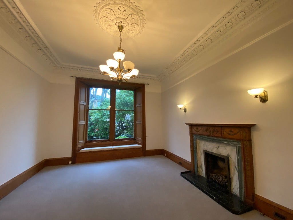 Flat Cobden Crescent in City of Edinburgh