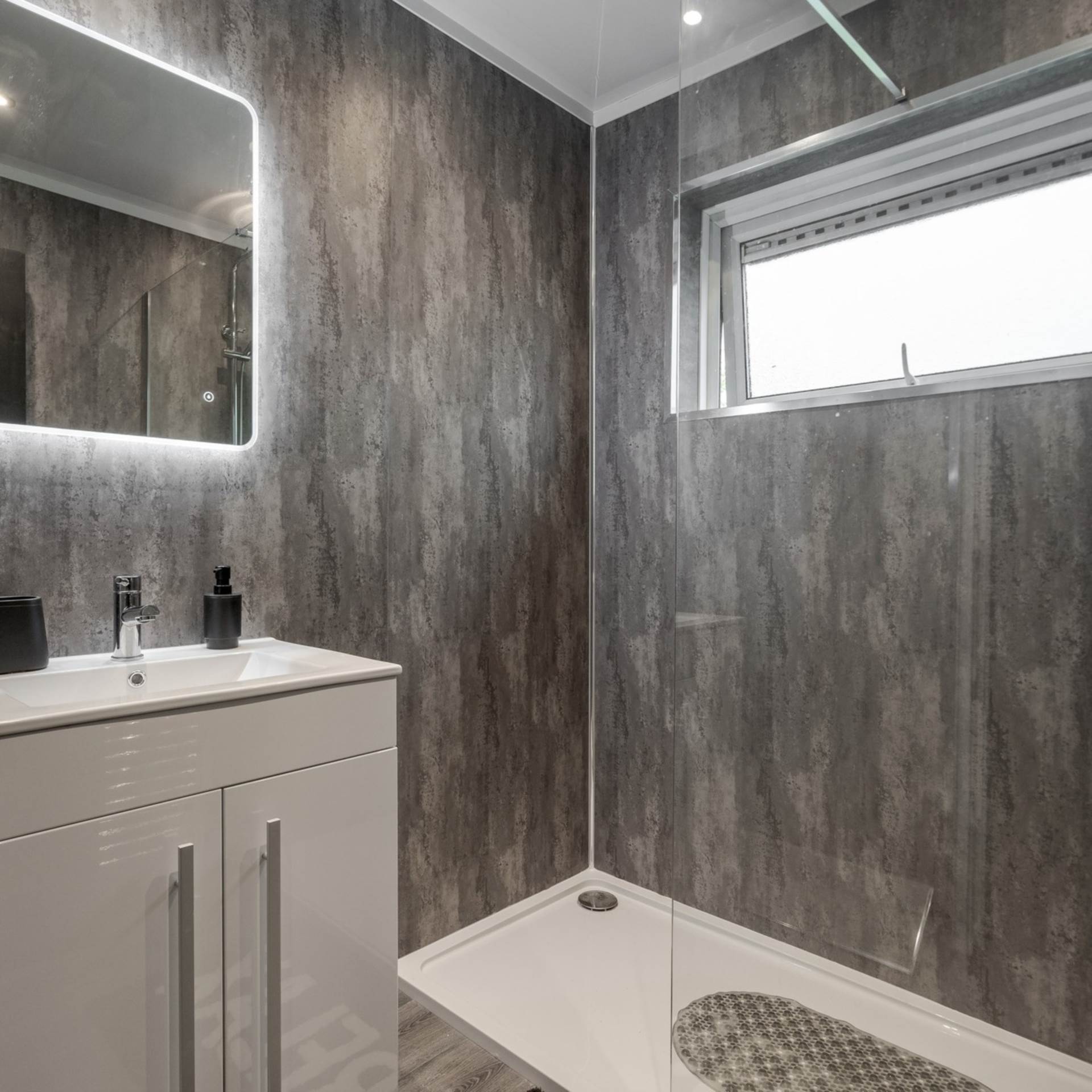 Flat Crompton Way in Bolton