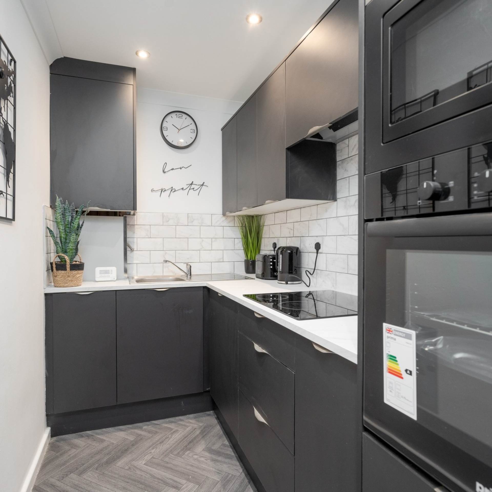 Flat Crompton Way in Bolton